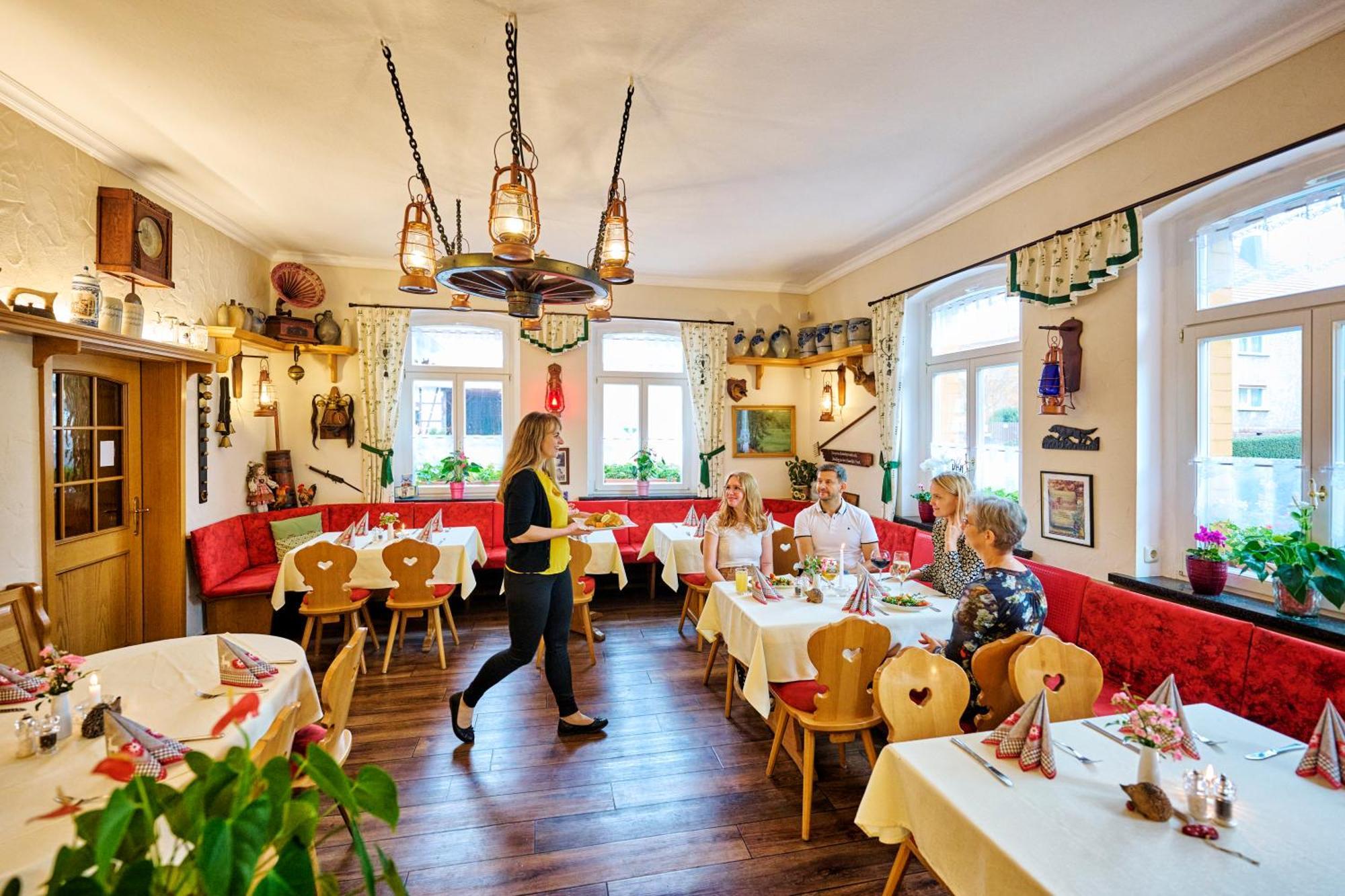 Landhotel Zur Gruenen Kutte Bernshausen Esterno foto