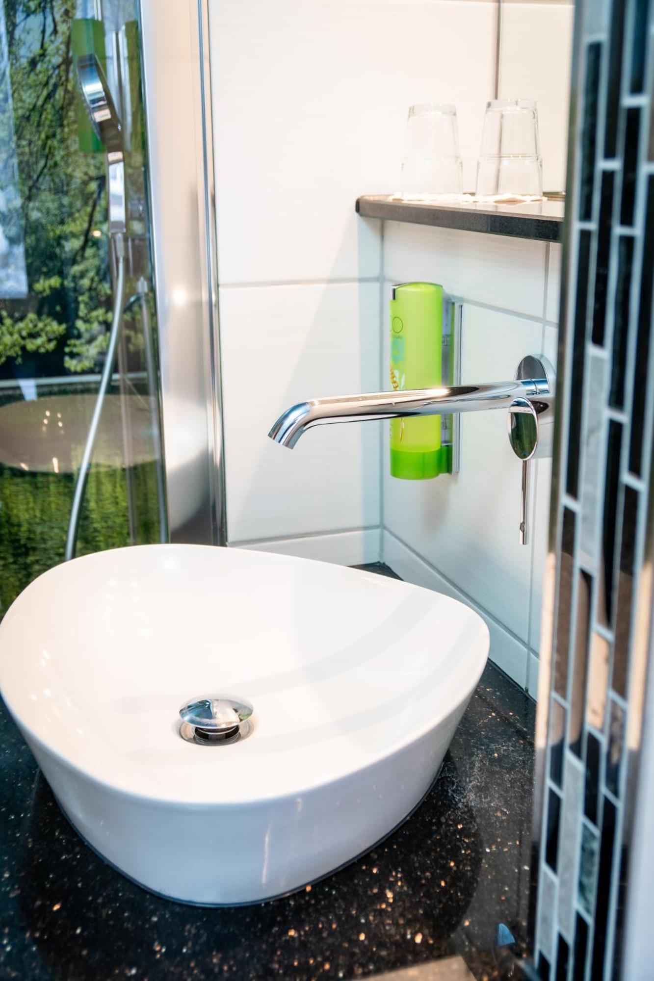 Landhotel Zur Gruenen Kutte Bernshausen Esterno foto