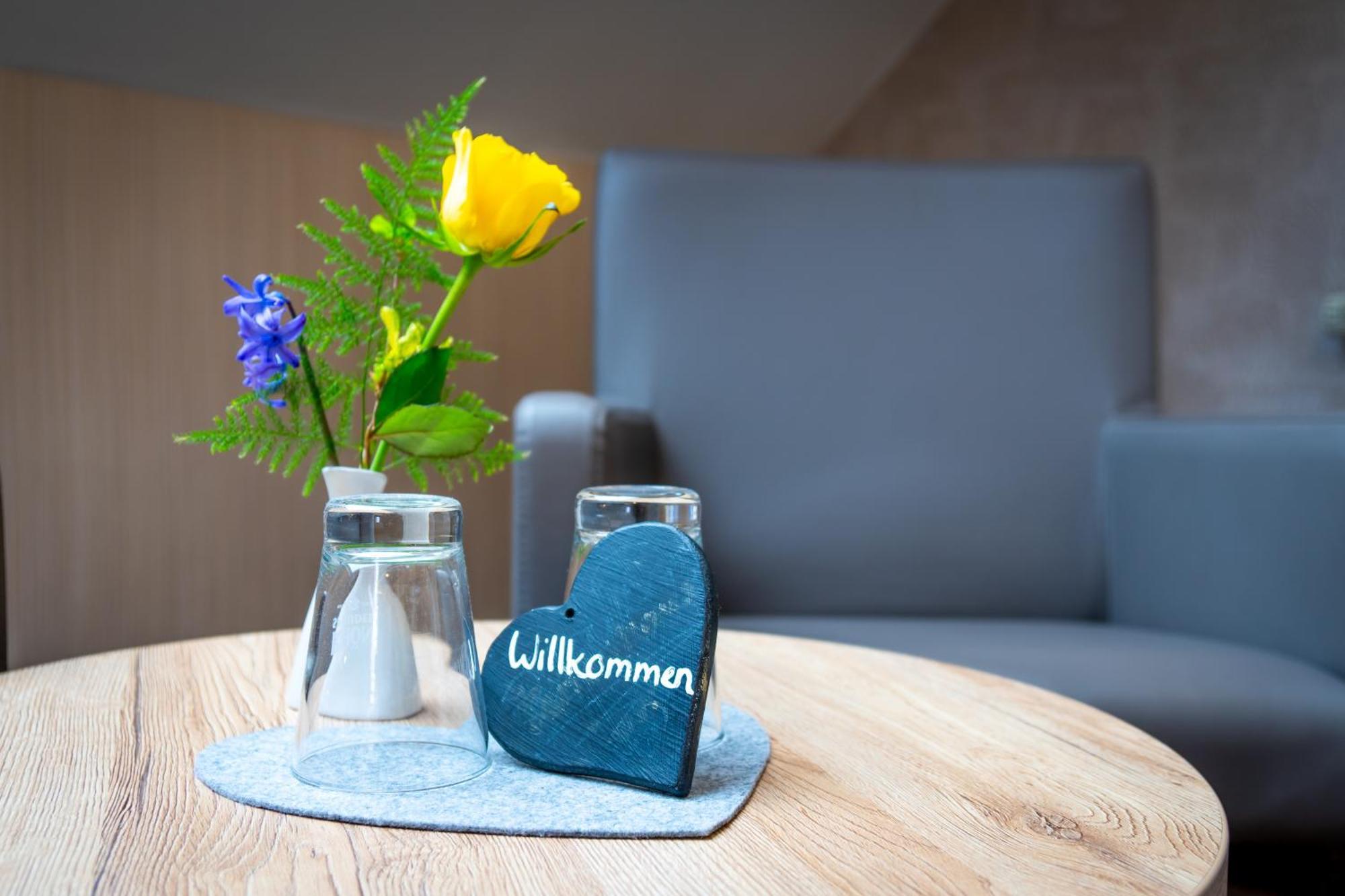 Landhotel Zur Gruenen Kutte Bernshausen Esterno foto
