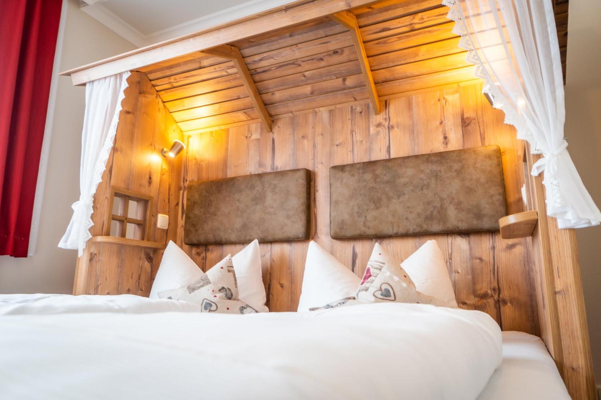 Landhotel Zur Gruenen Kutte Bernshausen Esterno foto