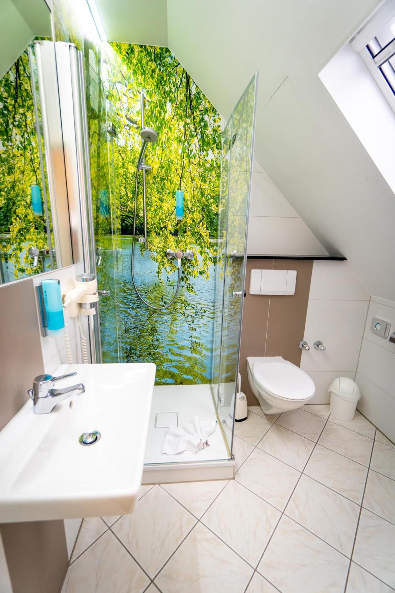 Landhotel Zur Gruenen Kutte Bernshausen Esterno foto