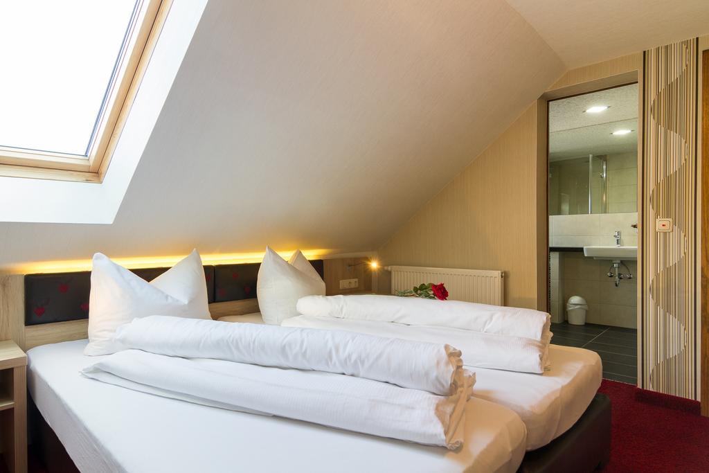 Landhotel Zur Gruenen Kutte Bernshausen Esterno foto
