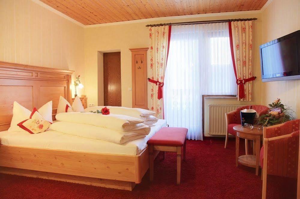 Landhotel Zur Gruenen Kutte Bernshausen Esterno foto
